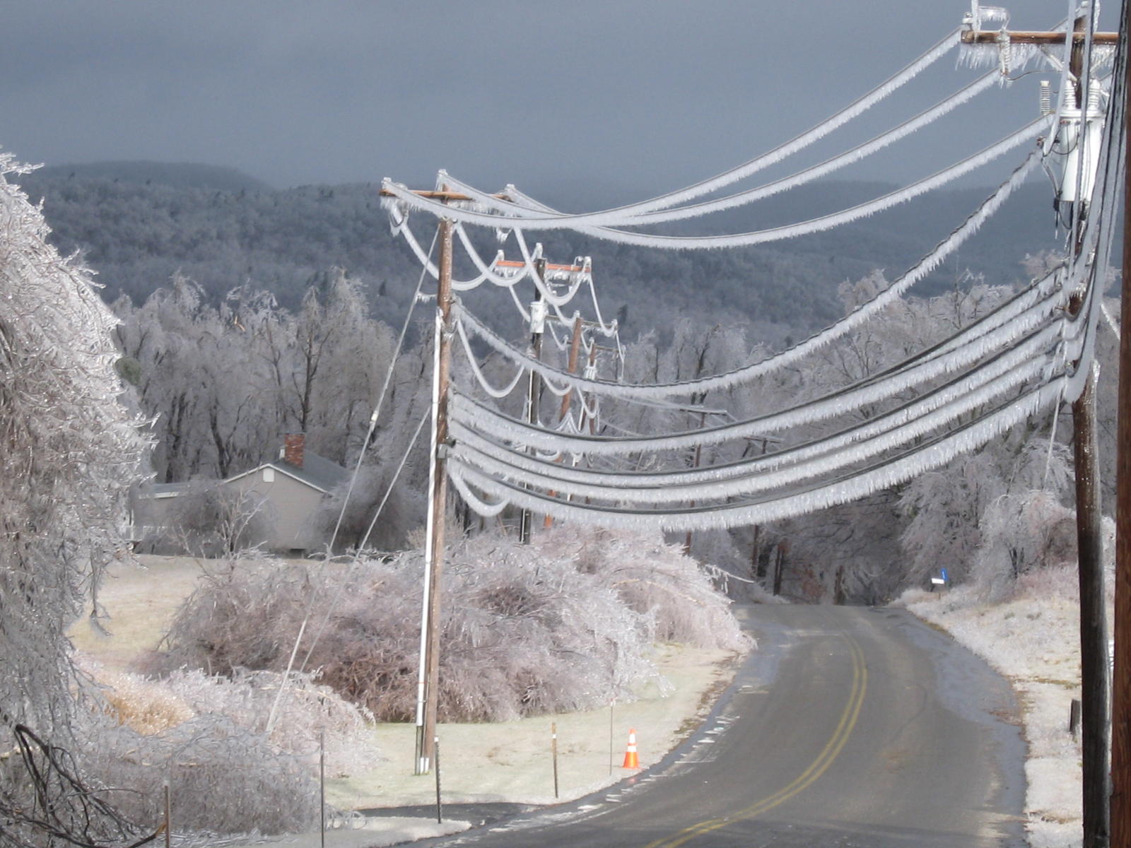 Freezing Rain And Its Effects On Power Lines Dtn